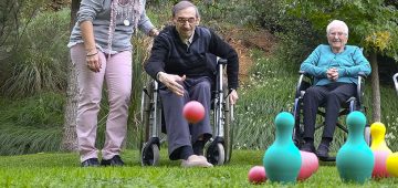 Resident llençant la pilota